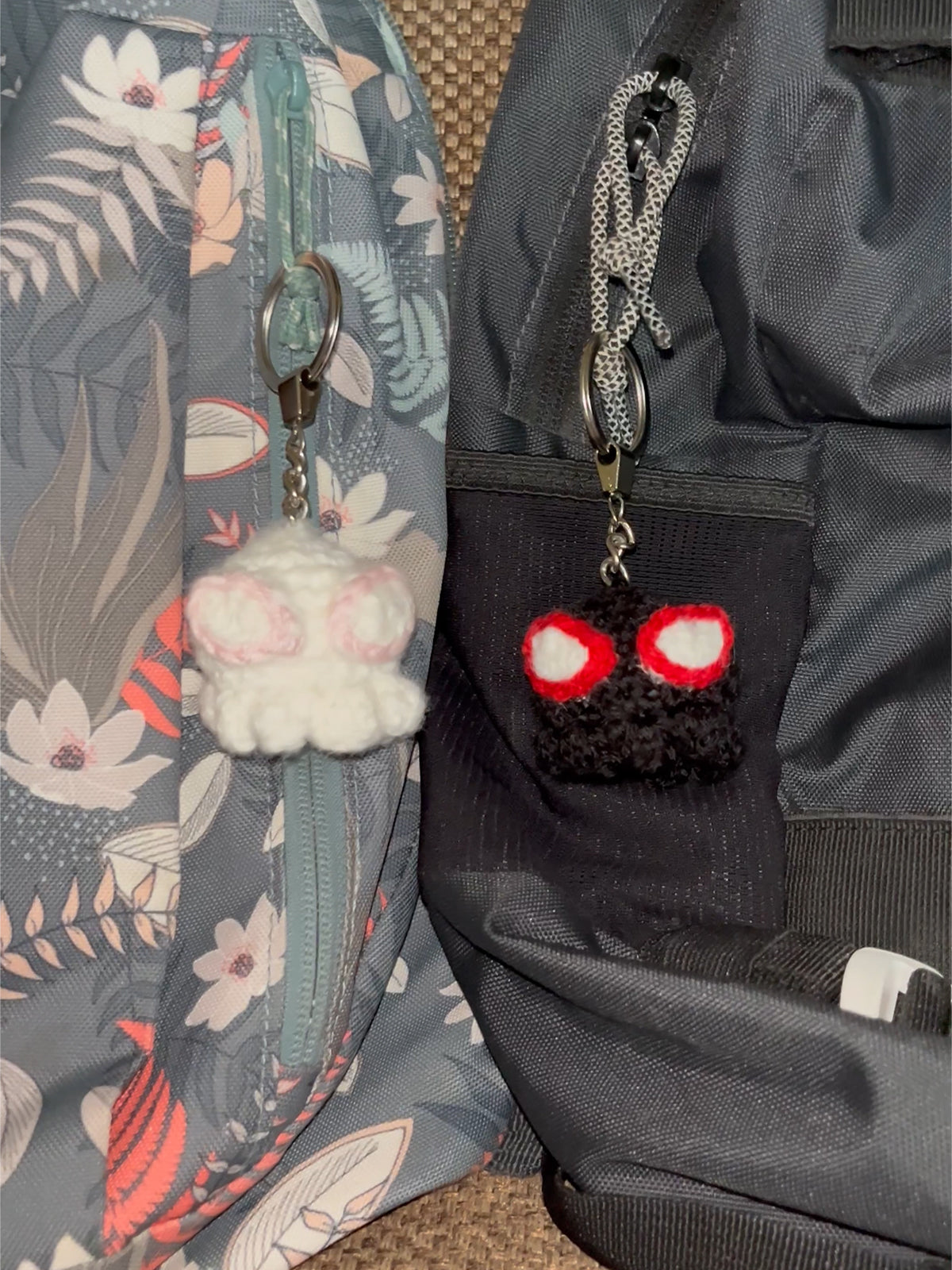 Spider-verse Hugging Keychain